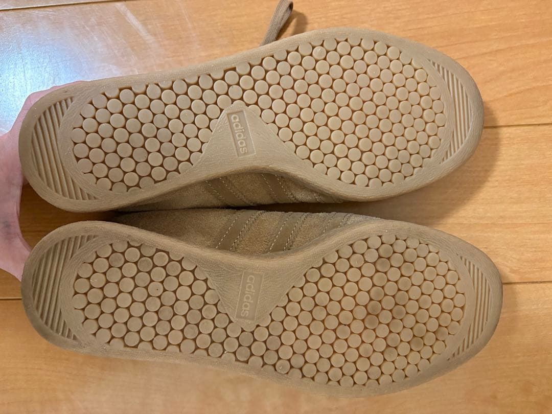 タバコ Tobacco / アディダスオリジナルス