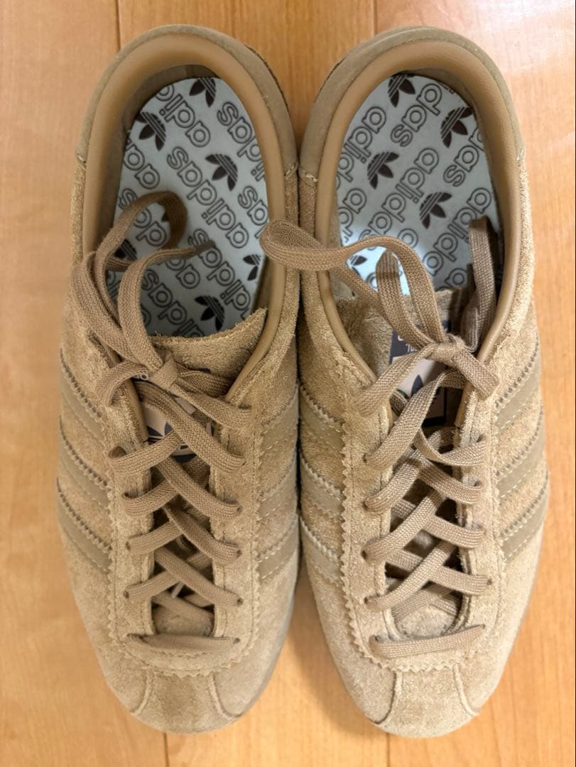 タバコ Tobacco / アディダスオリジナルス