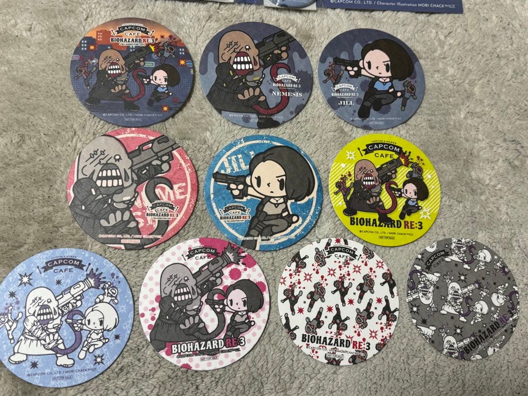 カプコンカフェ バイオハザード RE3 コラボカフェマット コースター 缶バッジ