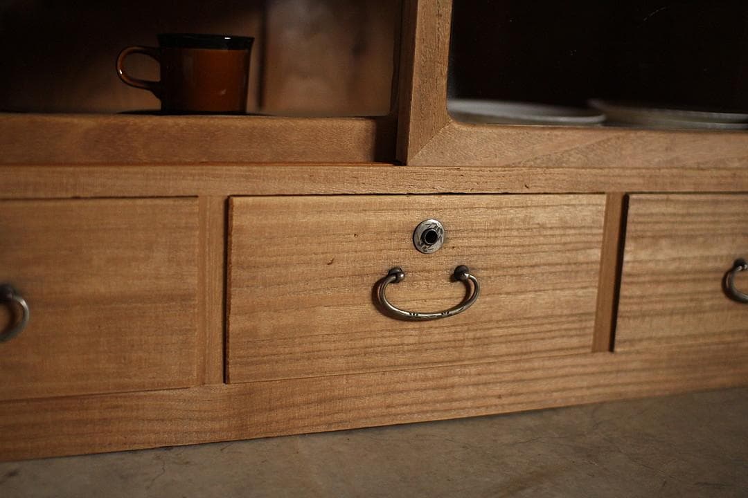 古いガラス戸棚×木製小引き出し3杯　ローチェスト　食器棚　古家具