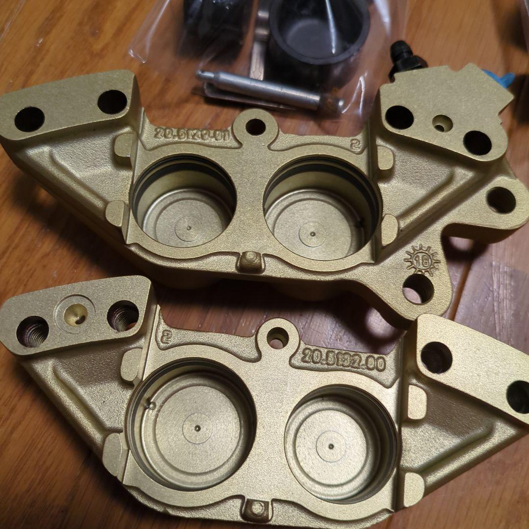 ブレンボ キャリパー ピッチ40mm