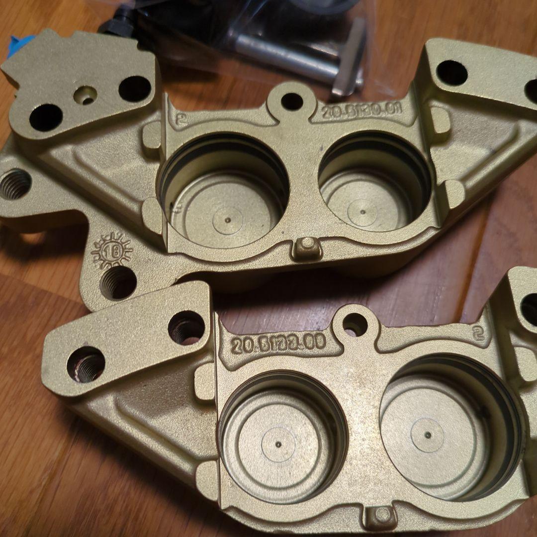 ブレンボ キャリパー ピッチ40mm