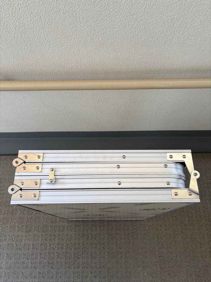 Colemanファミリー・グループ向け大型アウトドアテーブル四折テーブル 8