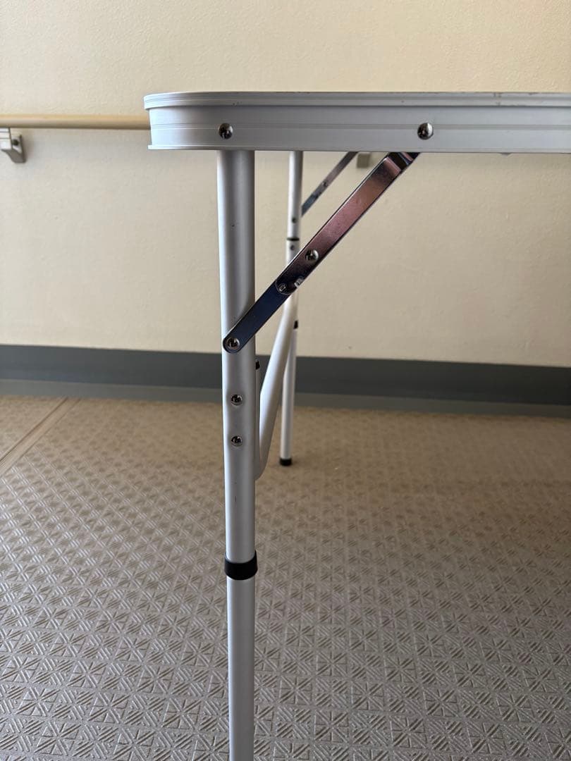 Colemanファミリー・グループ向け大型アウトドアテーブル四折テーブル 8