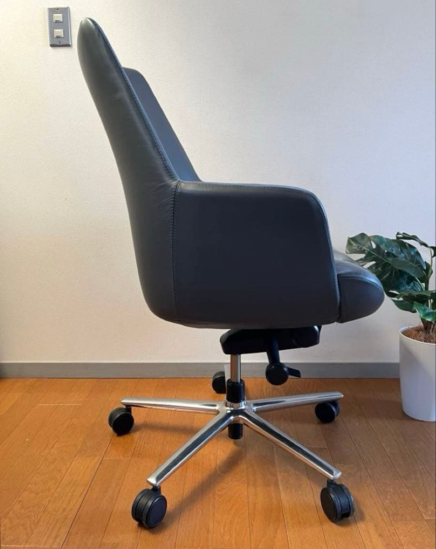 キールハワー　CONA 本革デスクチェア　総革　モダン　ミッドセンチュリー