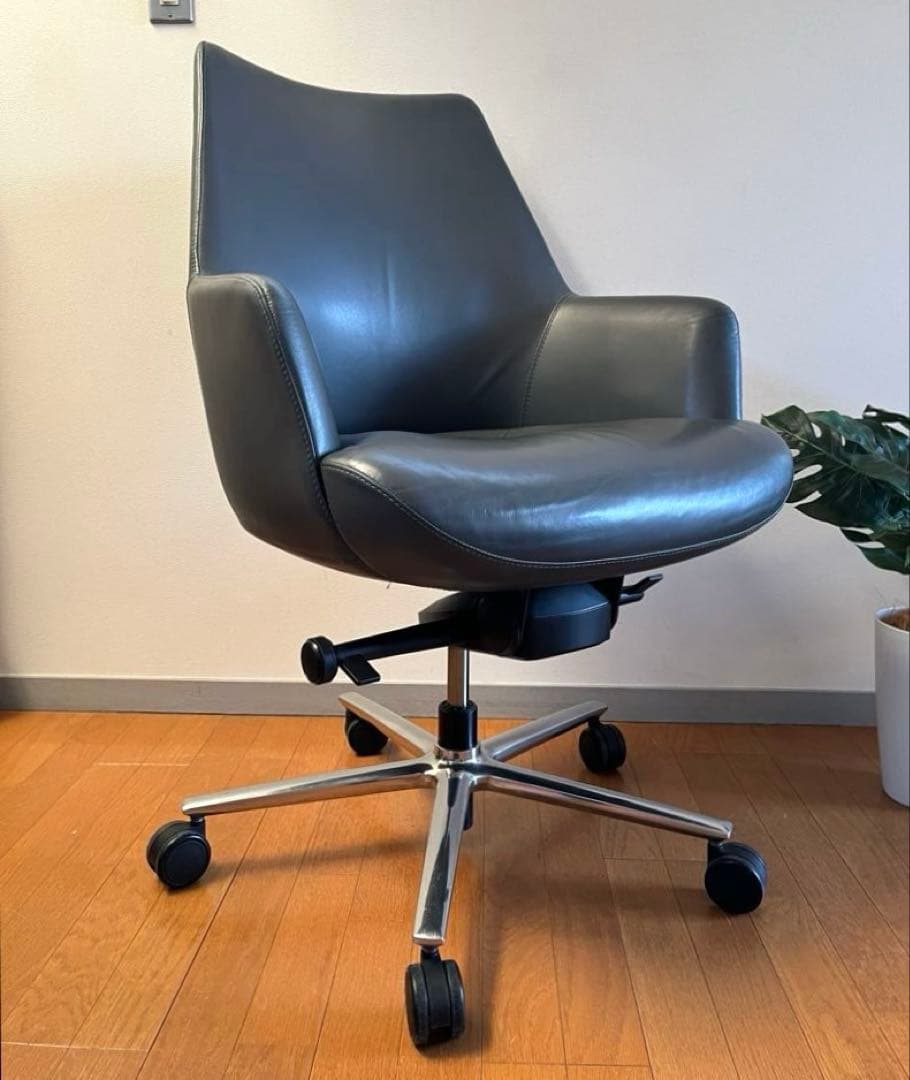 キールハワー　CONA 本革デスクチェア　総革　モダン　ミッドセンチュリー
