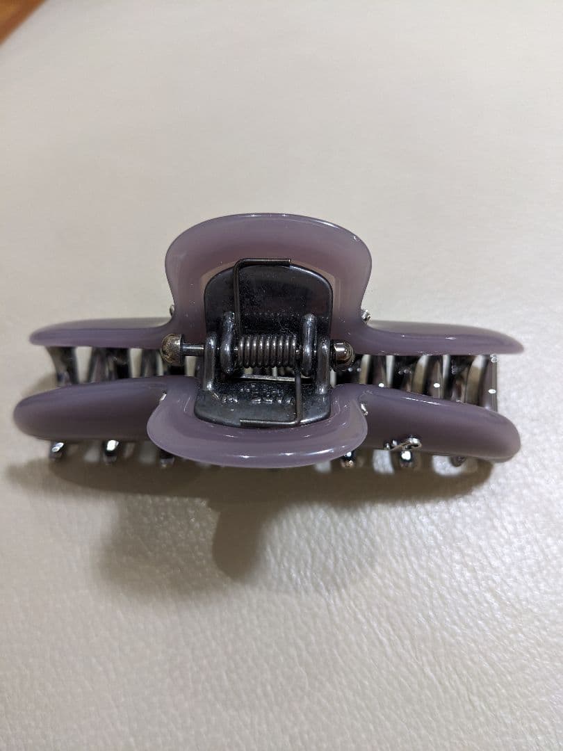 アッカ　Lサイズ　ヘアクリップ