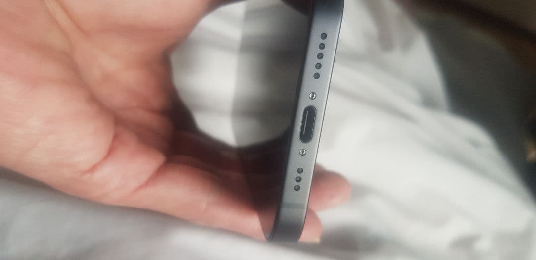 Apple iPhone 16e 128G ブラック nanoSIM+eSIM