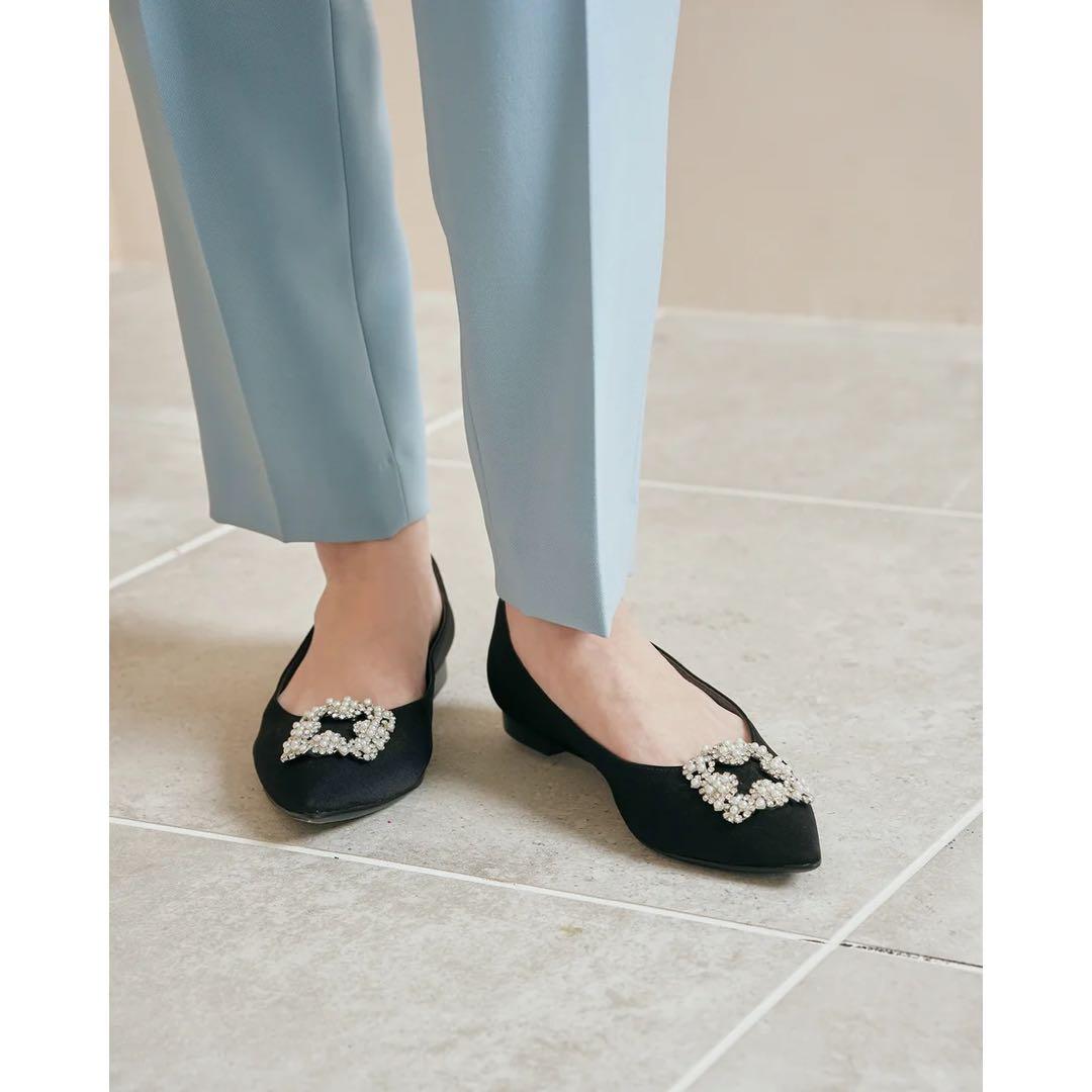 エマフランシス　フラット ビジューバックル パンプス （ブラック サテン）
