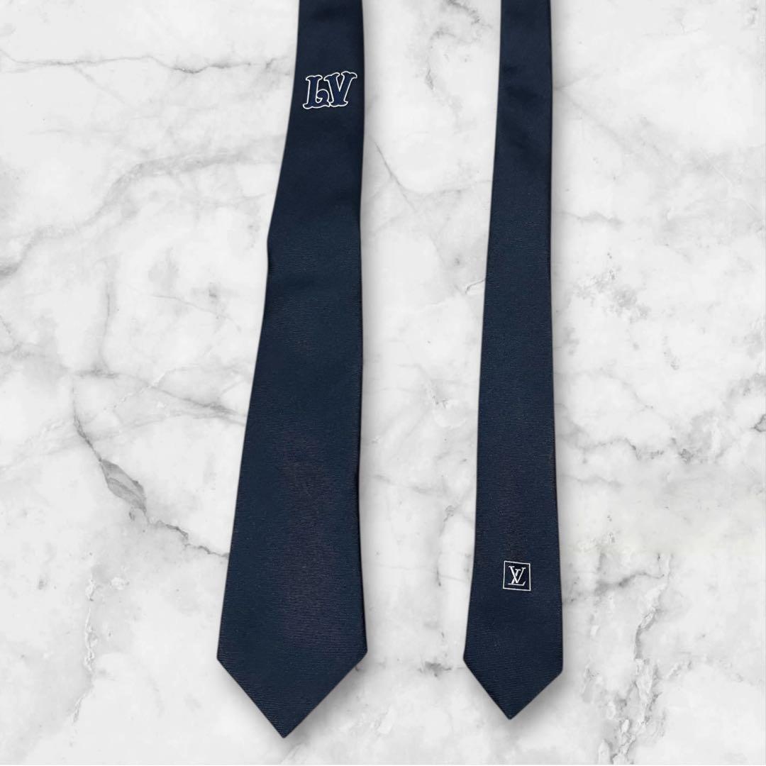 【美品】LOUIS VUITTON ルイヴィトン　ネクタイ　ソリッド　紺　ＬV