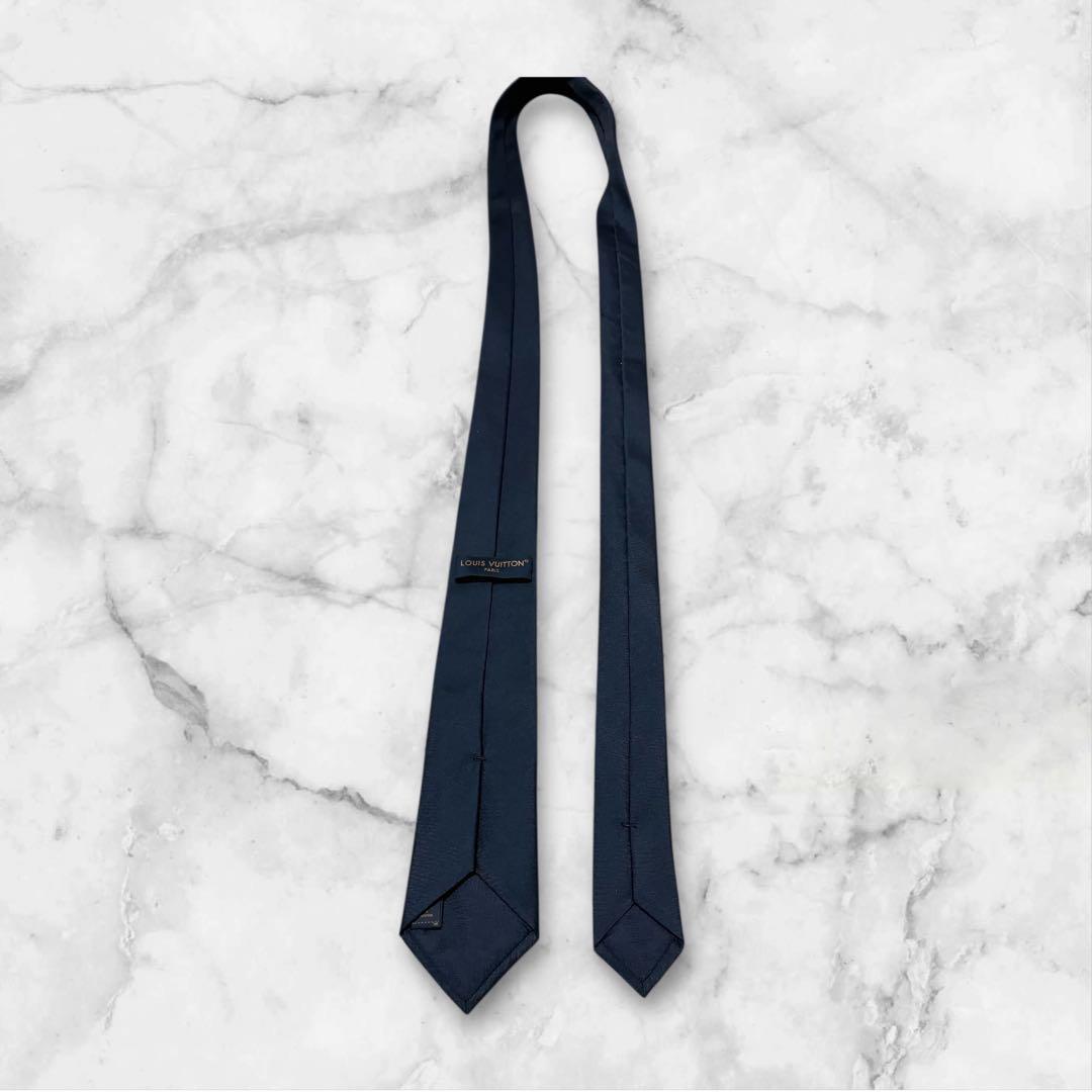 【美品】LOUIS VUITTON ルイヴィトン　ネクタイ　ソリッド　紺　ＬV
