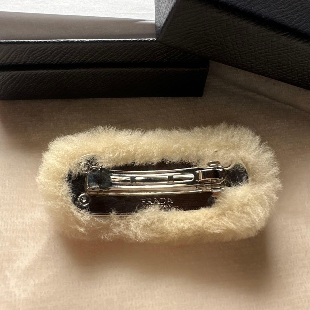 PRADA ファーヘアピン アイボリー