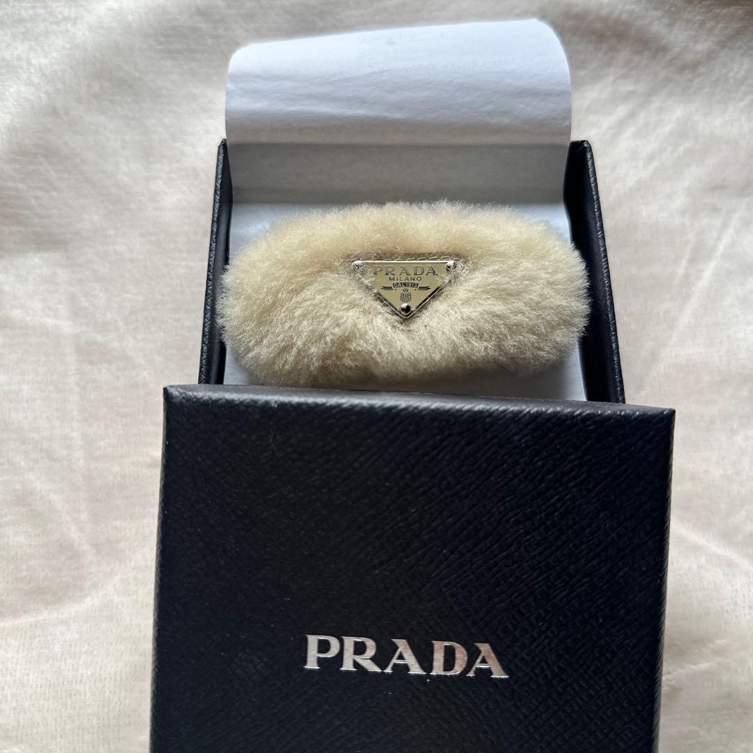 PRADA ファーヘアピン アイボリー