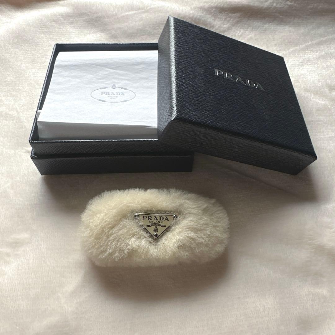 PRADA ファーヘアピン アイボリー