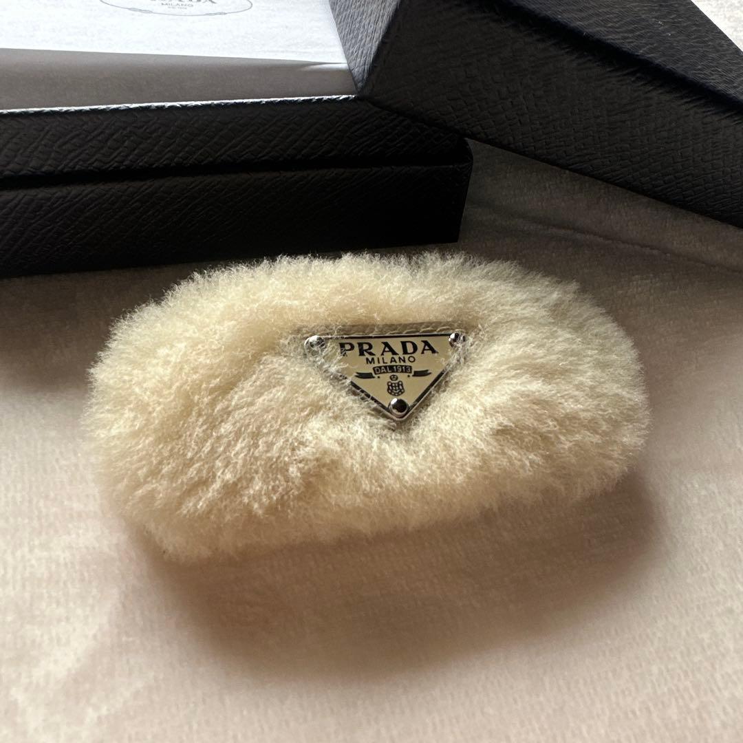 PRADA ファーヘアピン アイボリー