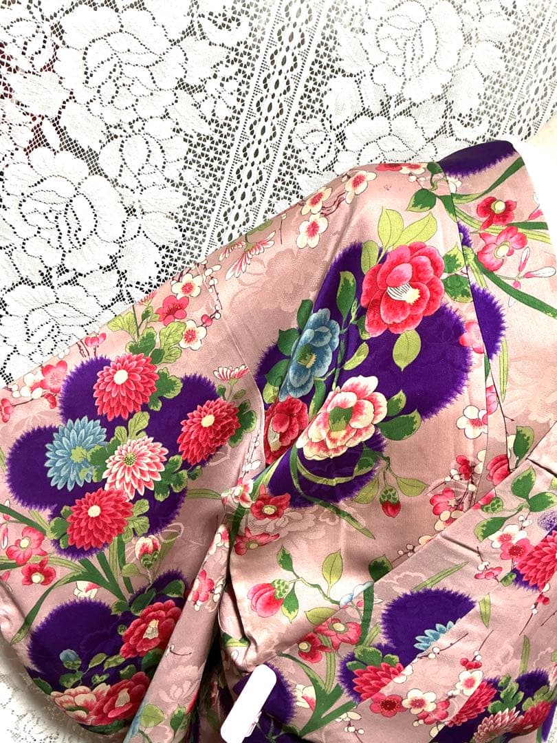 【アンティーク】着物　正絹　可愛い梅・椿・菊などの花柄　少々ダメージあり