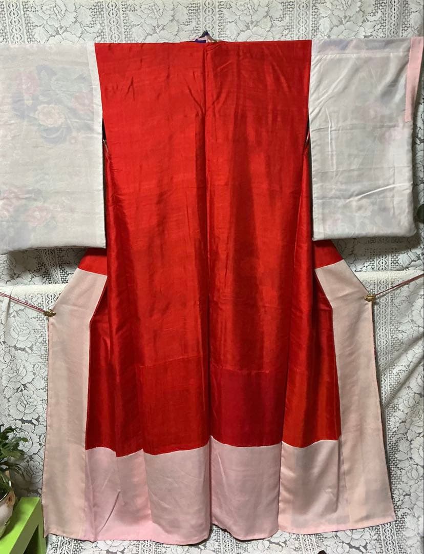 【アンティーク】着物　正絹　可愛い梅・椿・菊などの花柄　少々ダメージあり