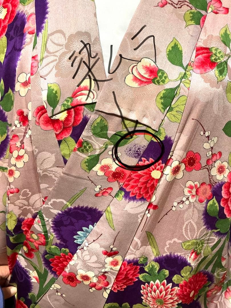 【アンティーク】着物　正絹　可愛い梅・椿・菊などの花柄　少々ダメージあり