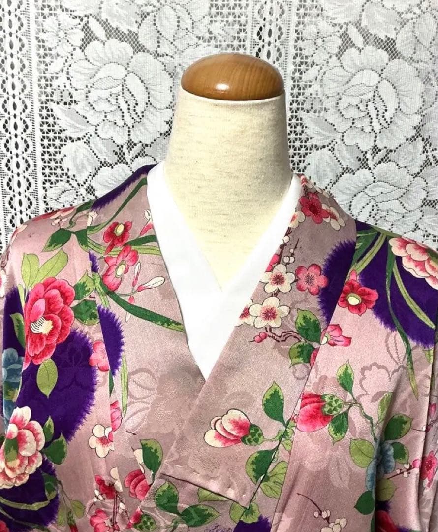 【アンティーク】着物　正絹　可愛い梅・椿・菊などの花柄　少々ダメージあり