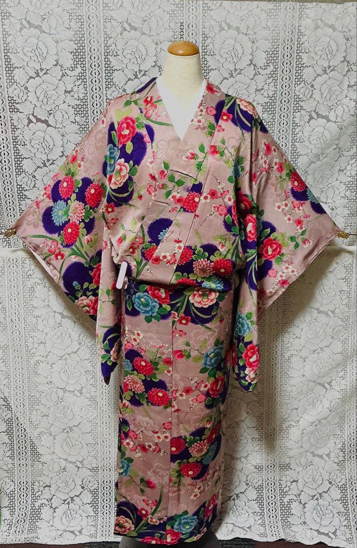 【アンティーク】着物　正絹　可愛い梅・椿・菊などの花柄　少々ダメージあり