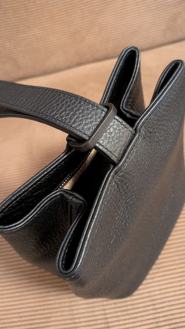 HushTug　巾着レザーバッグ