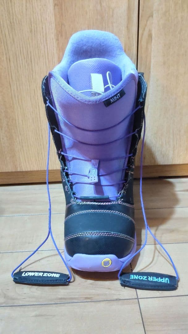 Burton スノーボードブーツ 女性用 黒と紫
