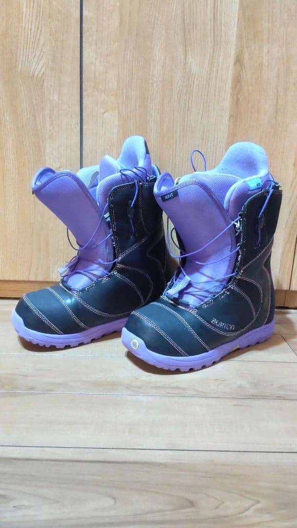 Burton スノーボードブーツ 女性用 黒と紫