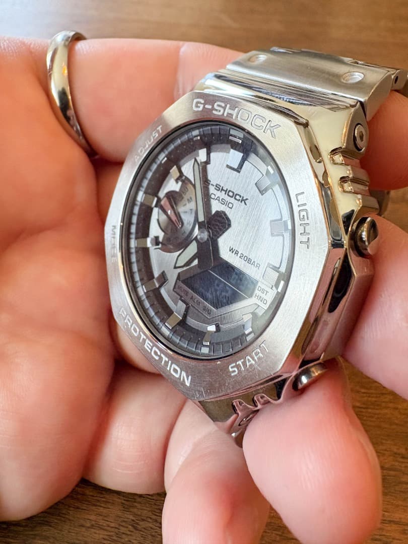 超美品　G-SHOCK GM-2100-1AJF　互換ステンレスベルト着用