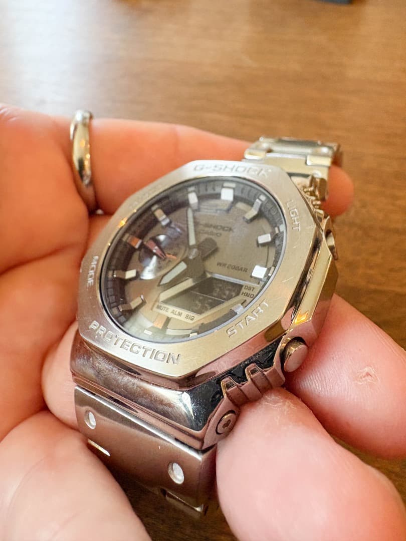 超美品　G-SHOCK GM-2100-1AJF　互換ステンレスベルト着用