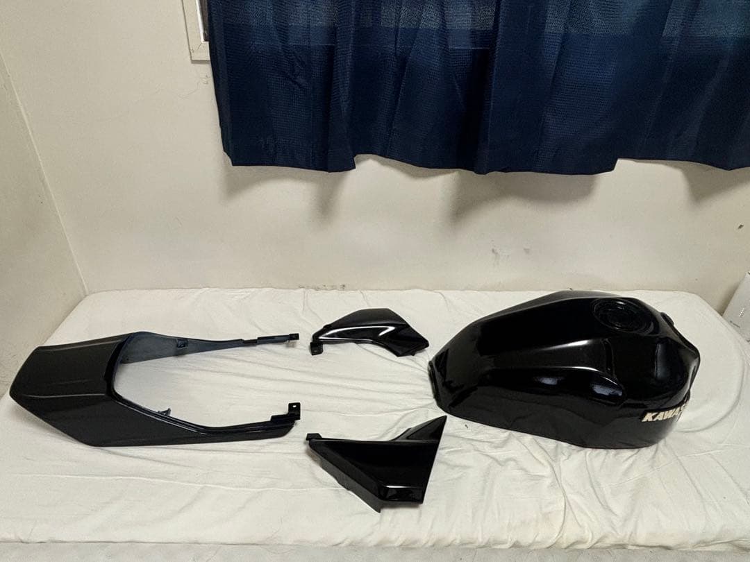 カワサキ　ZRX400 外装セット　純正新品フューエルコック、フューエルセンサー