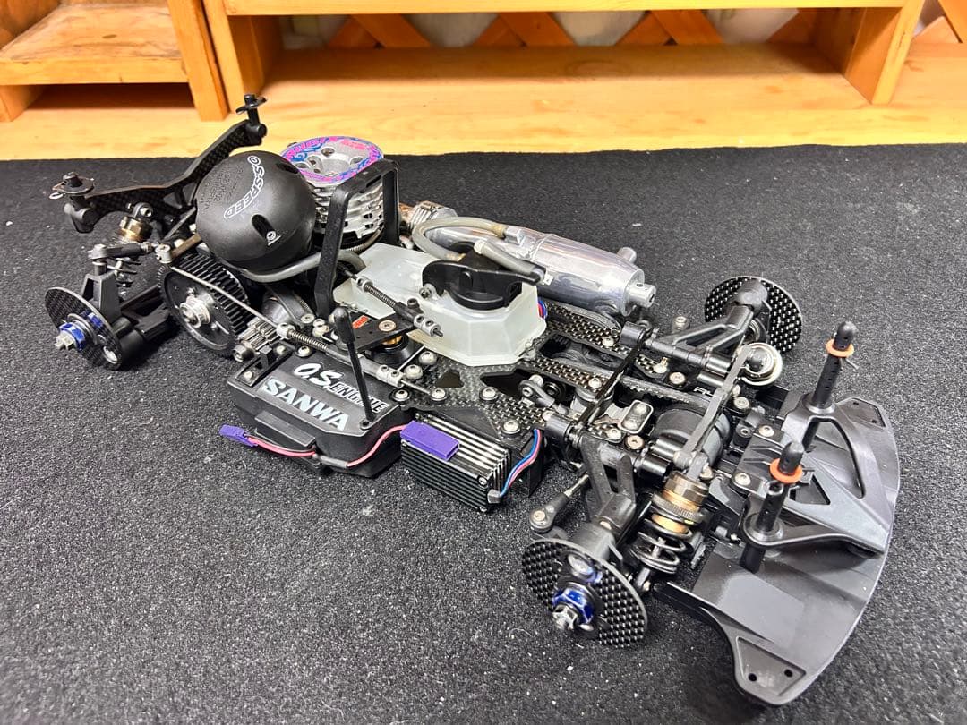 京商V-One R4 (エンジン、マフラー、サーボ付属)