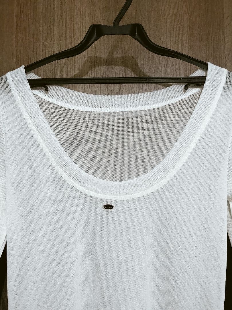 anuans バックオープンシアーカットトップス アイボリー