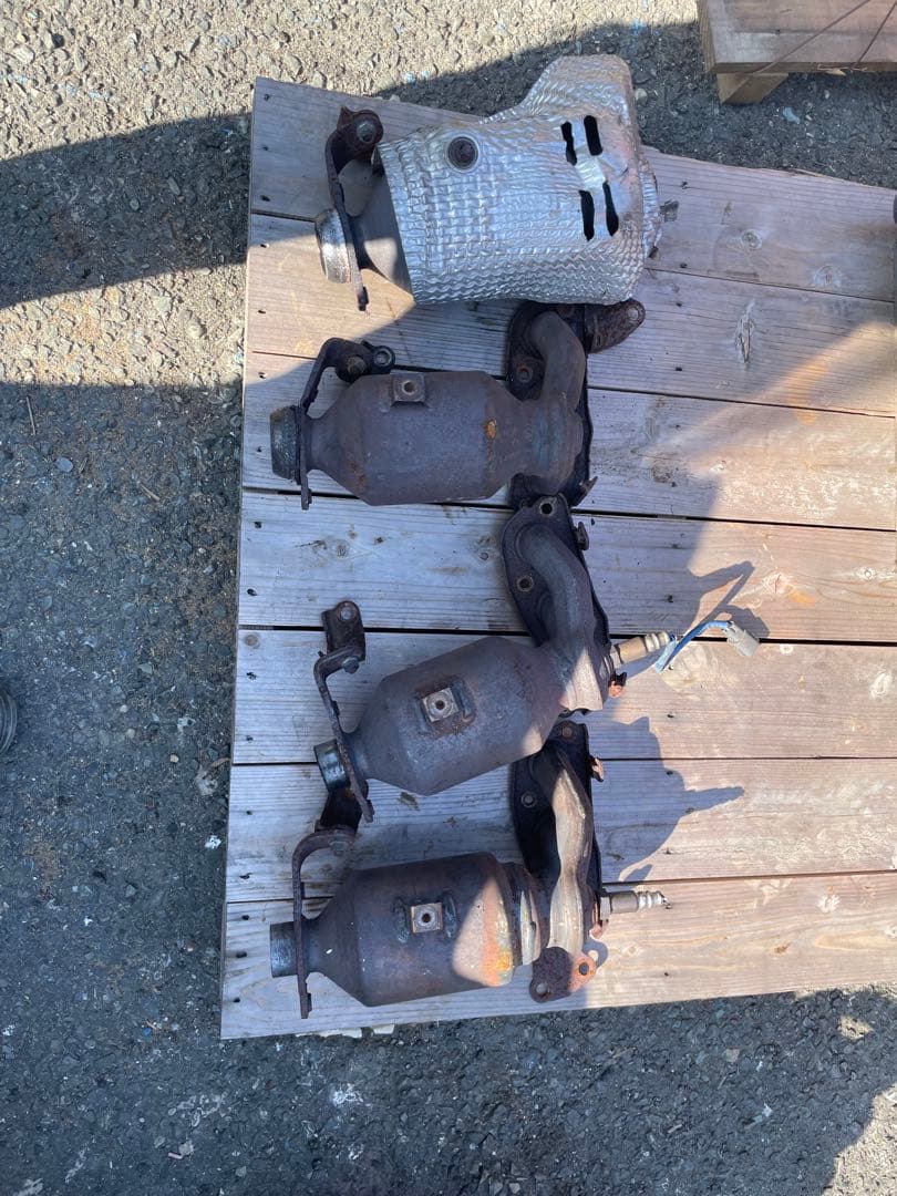 触媒コンバーター 4個セット マニホールド付き