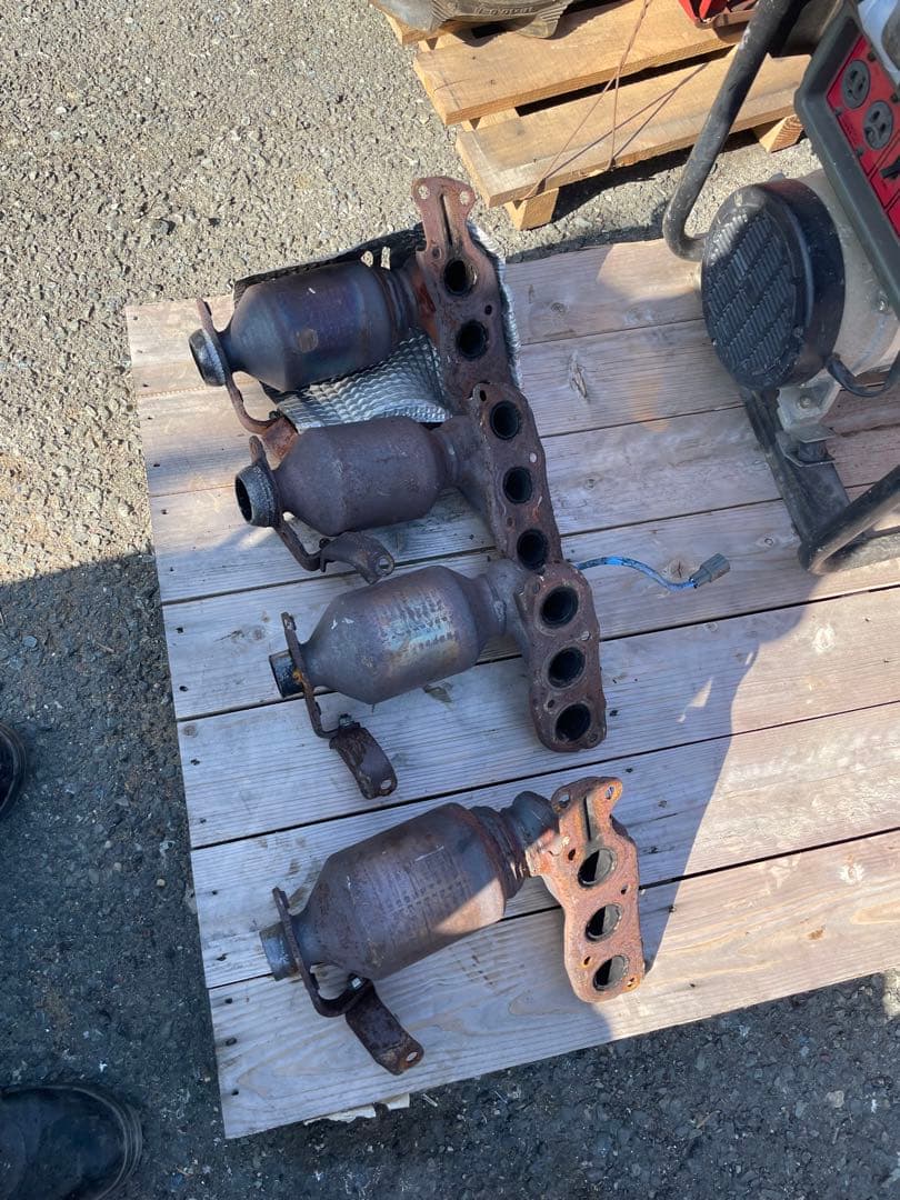 触媒コンバーター 4個セット マニホールド付き