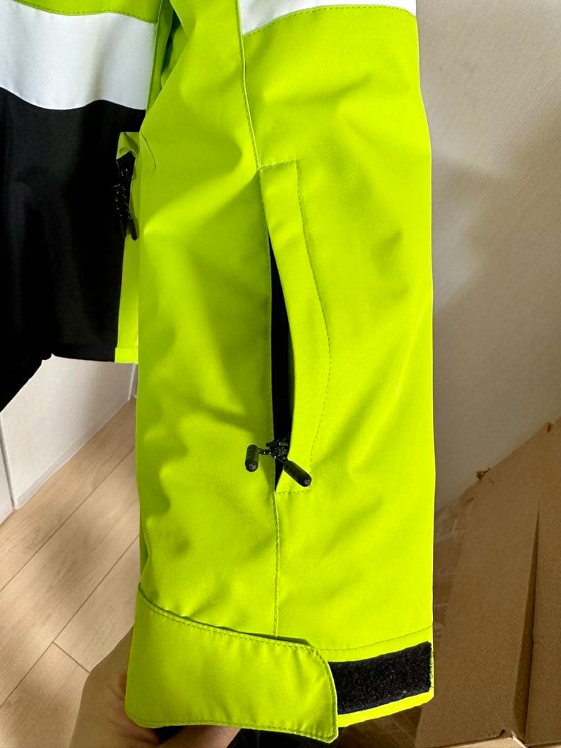 AUDI コラボスキーウェア　登山ジャケット