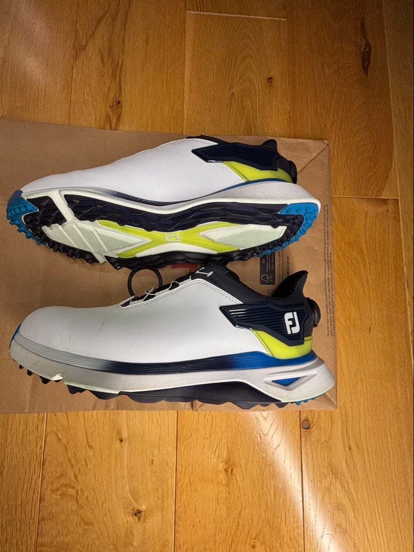 スパイクレスデザインのFJゴルフシューズ、PRO SLX