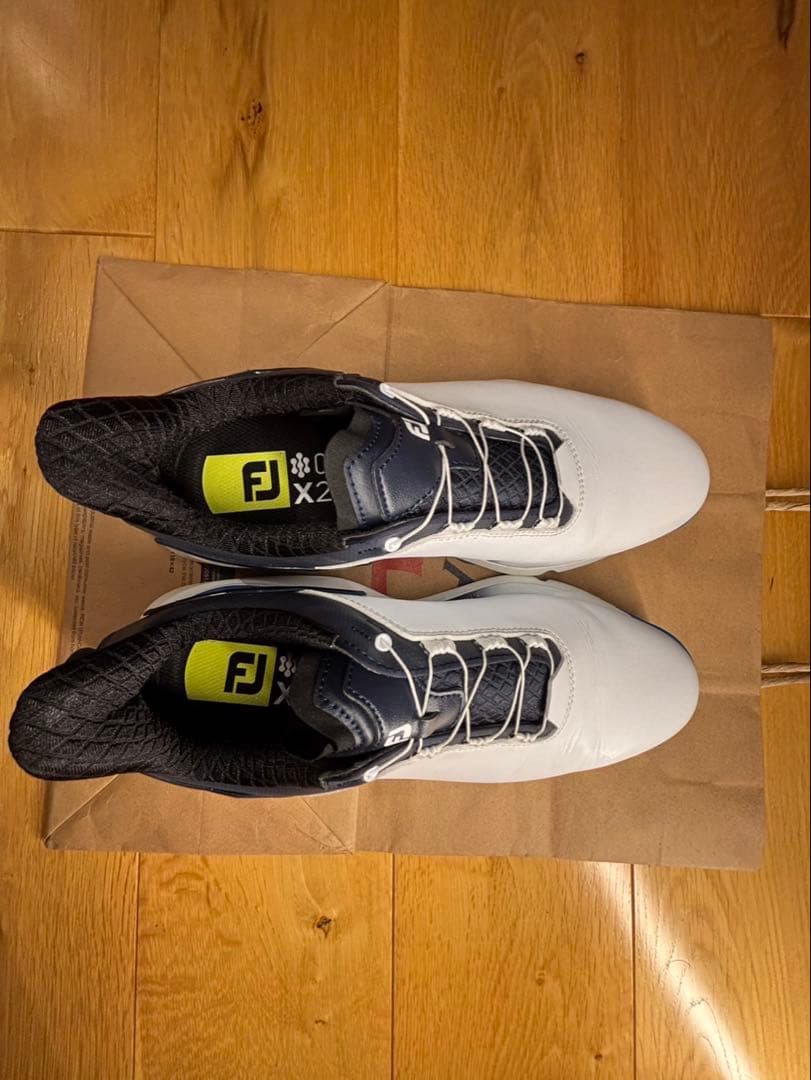 スパイクレスデザインのFJゴルフシューズ、PRO SLX