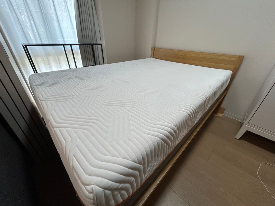 テンピュール　ダブルマットレスとベッドフレームセット