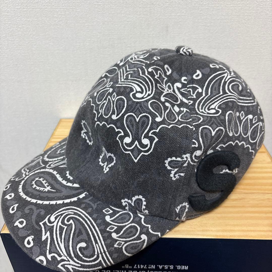 sacaiバンダナ柄 グレーキャップ Sロゴ