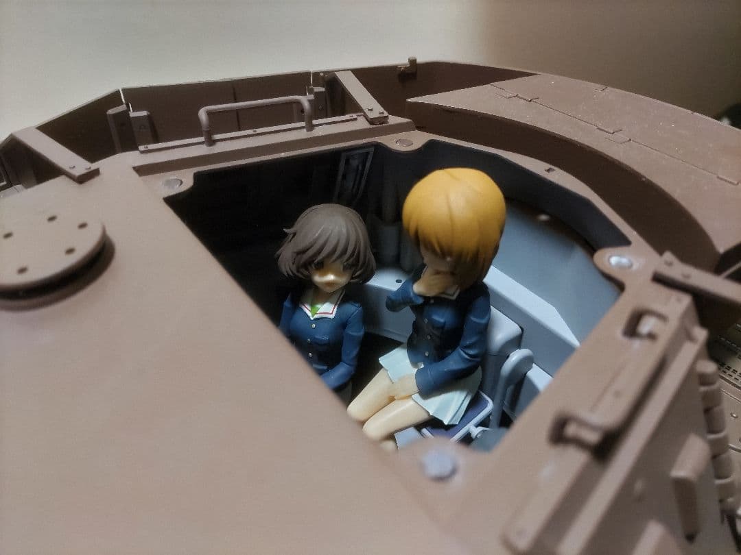 川*忍様 ガールズ&パンツァー　Ⅳ号戦車作る　アシェットジャパン　完成品　操作説