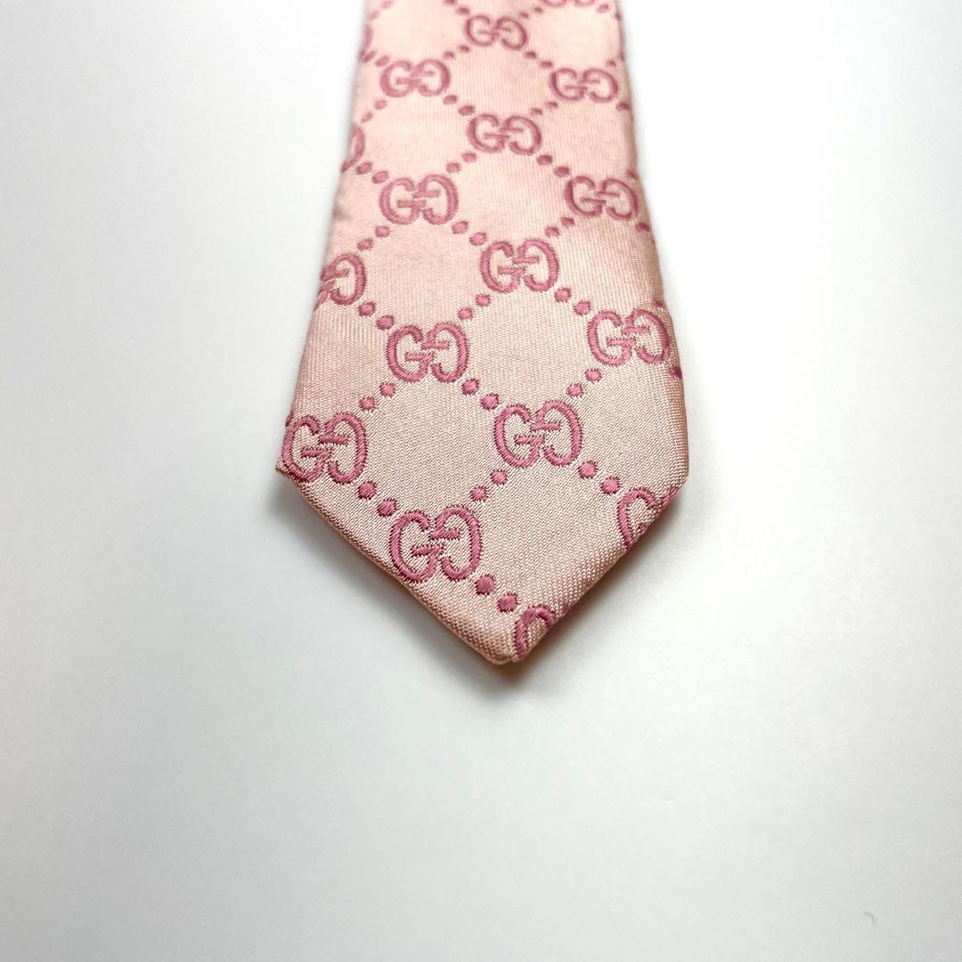 グッチ　ネクタイ　GG柄　GGチェーン　グッチシマ　総柄　光沢　高級感　ピンク