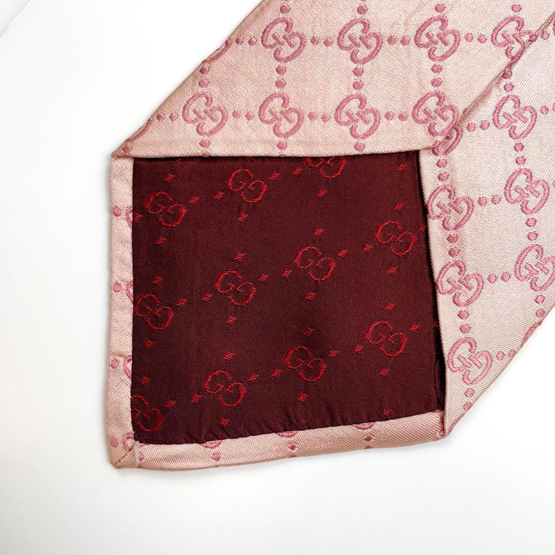 グッチ　ネクタイ　GG柄　GGチェーン　グッチシマ　総柄　光沢　高級感　ピンク