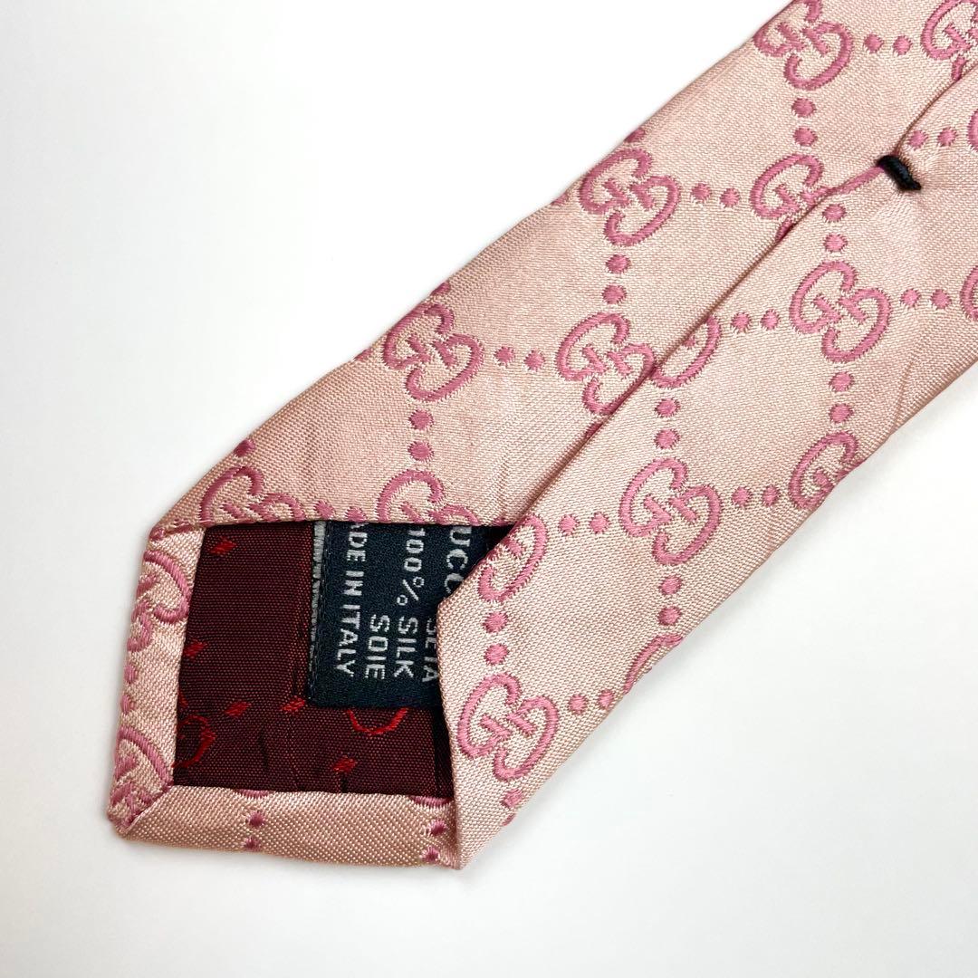 グッチ　ネクタイ　GG柄　GGチェーン　グッチシマ　総柄　光沢　高級感　ピンク