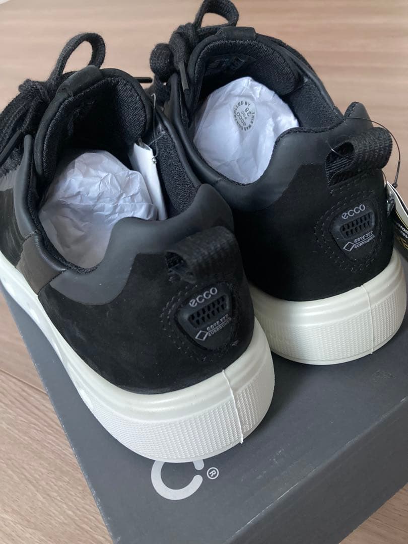 【新品】ECCO ゴアテックス　スニーカー　24.5 ブラック