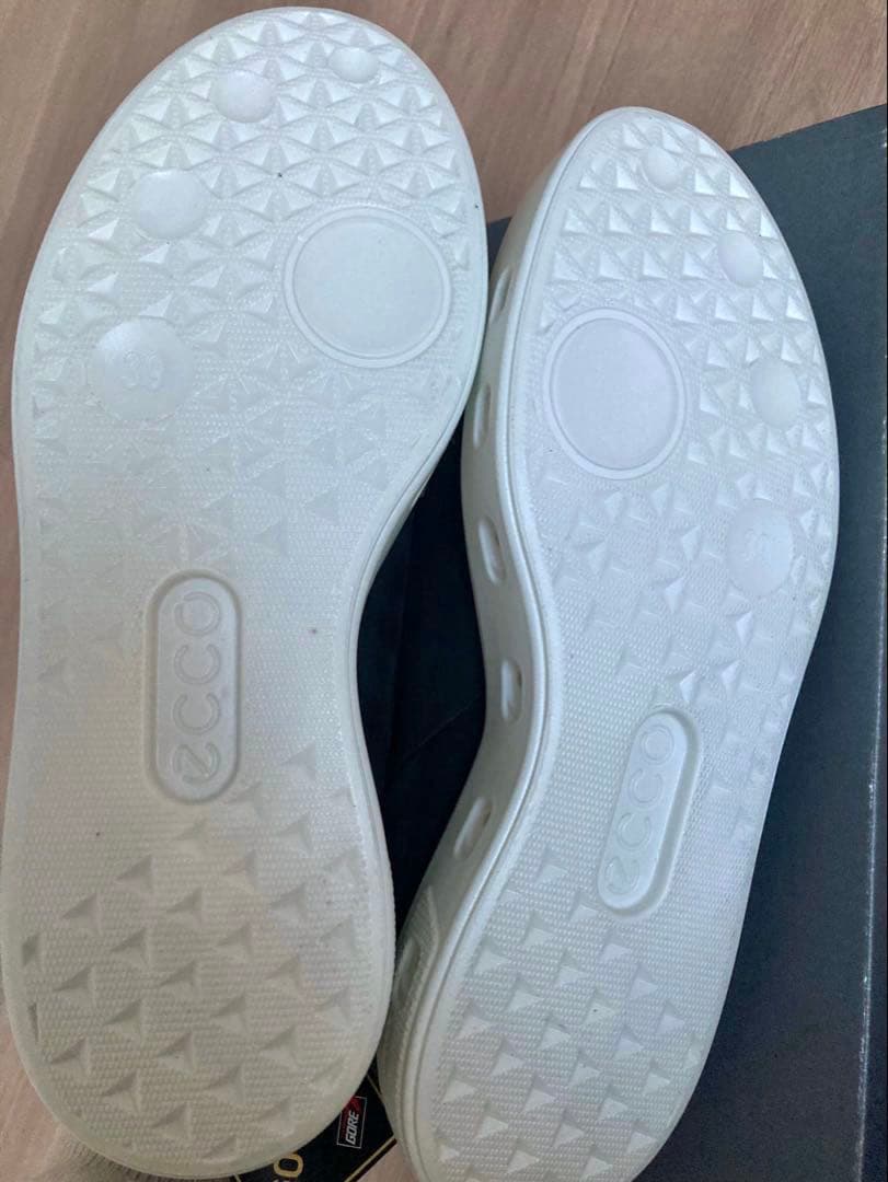 【新品】ECCO ゴアテックス　スニーカー　24.5 ブラック