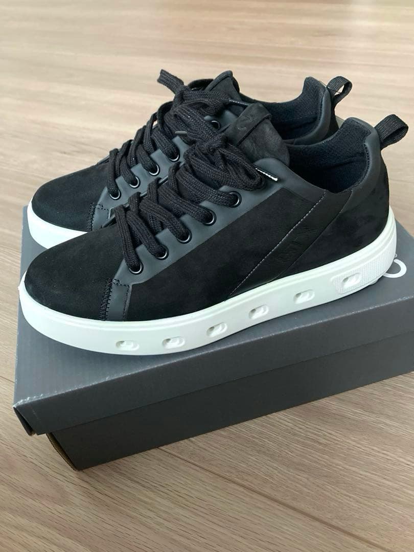 【新品】ECCO ゴアテックス　スニーカー　24.5 ブラック