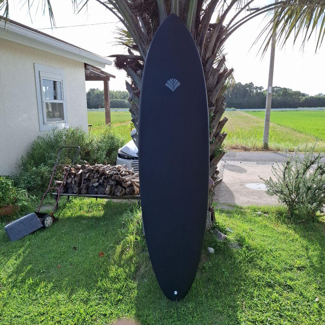 ビーチアクセス 7’0“ 48L 限定ブラック フィン2本付き ミッドレングス