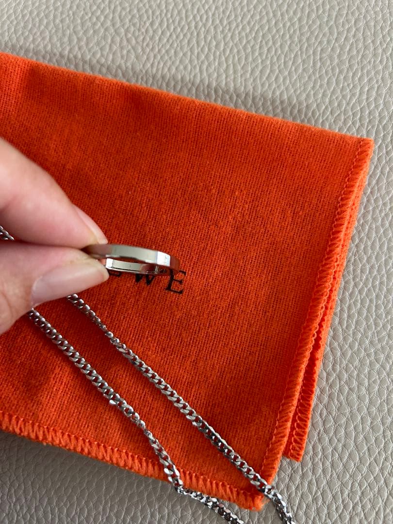 未使用に近　LOEWE シルバー キーホルダーチャーム　ネックレスお探しの方にも