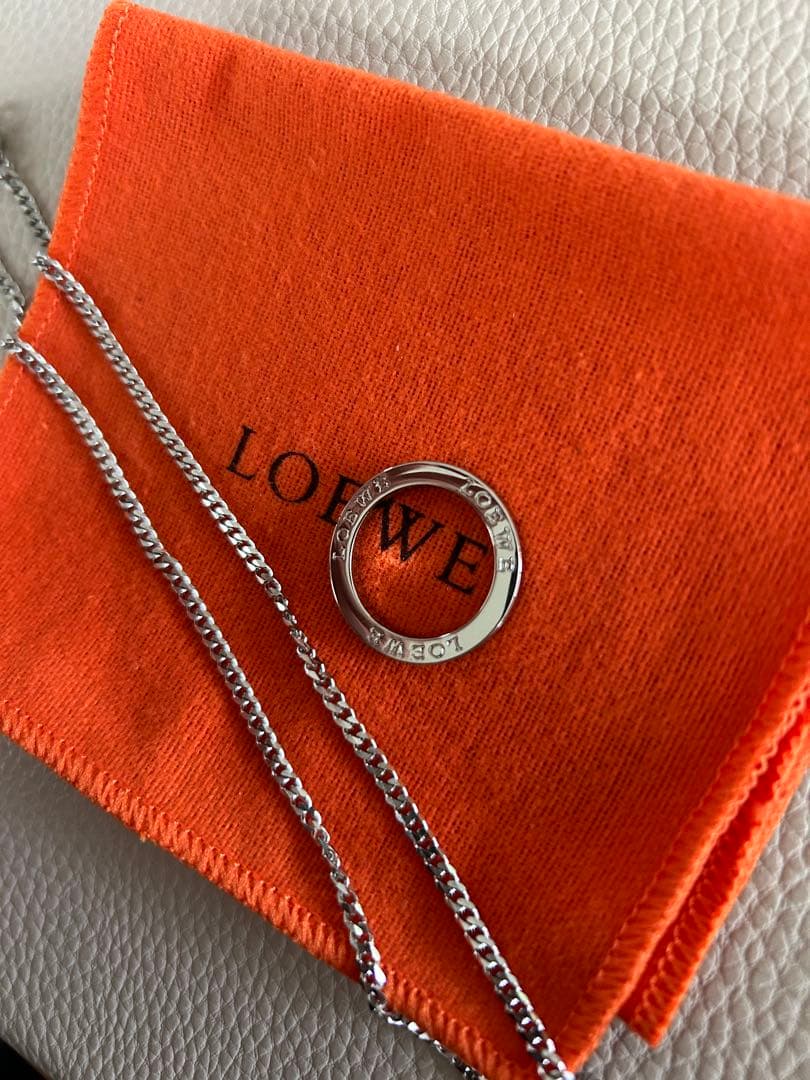 未使用に近　LOEWE シルバー キーホルダーチャーム　ネックレスお探しの方にも