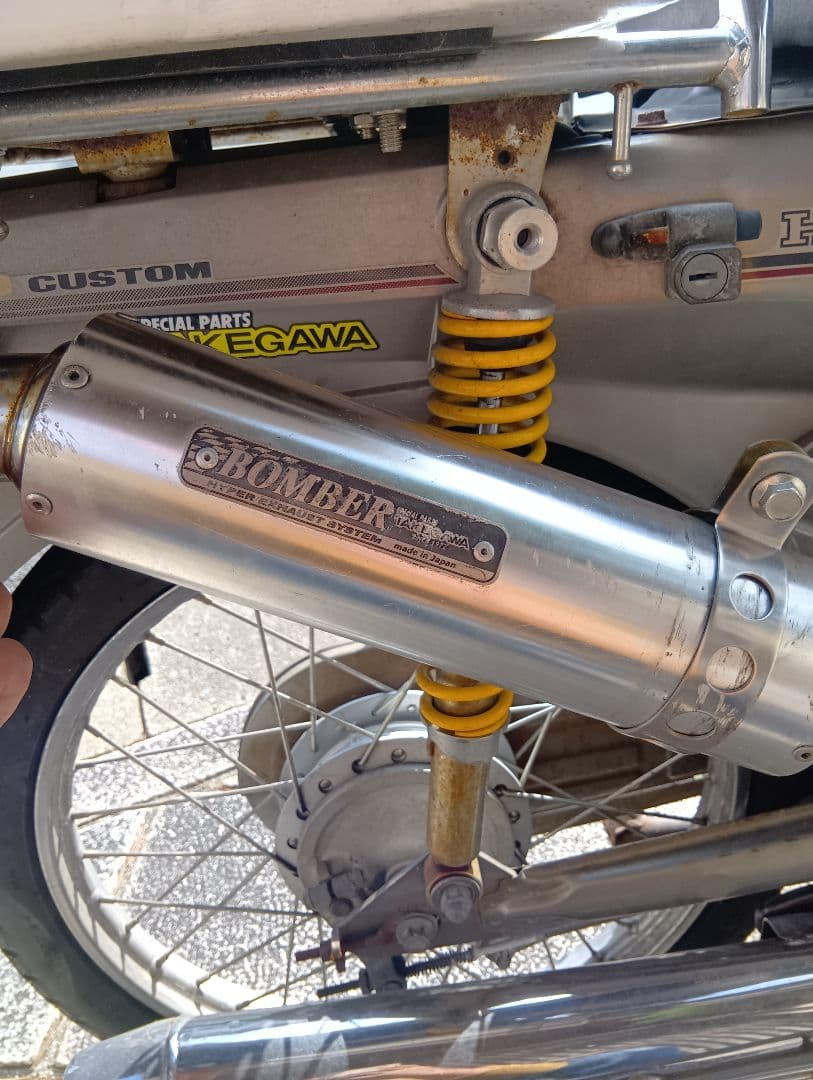 BOMBER マフラー 日本製 取り付け金具付き